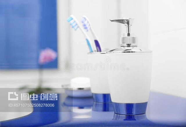 浴室配件与个人卫生用品 打造舒适洁净的私密空间